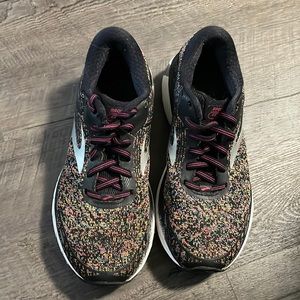multicolored brooks slight wear